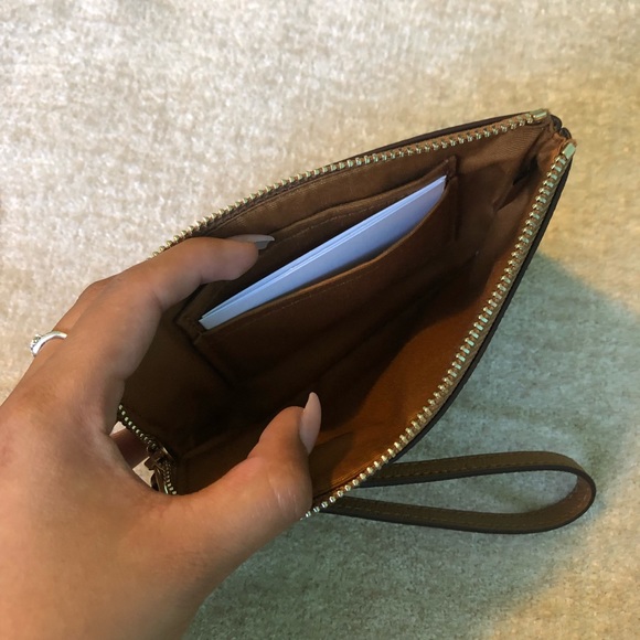 NEW Coach Light Saddle Leather Wristlet - Picture 3 of 4